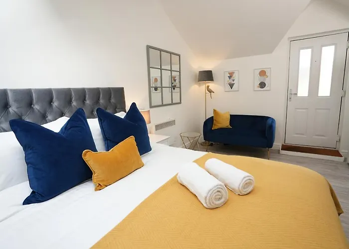 Cosy & Quiet - King Bed, Central, Smart Tv