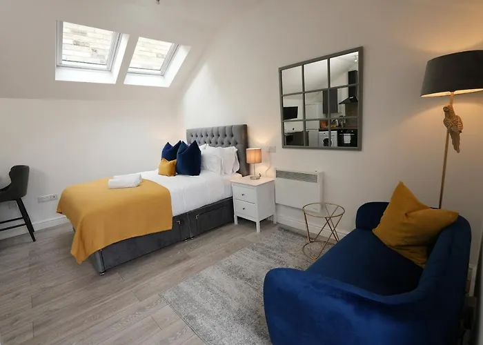 Cosy & Quiet - King Bed, Central, Smart Tv